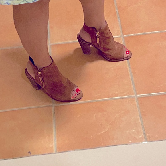 Gianni Bini, 61/2M, 4” heel Sandals - Picture 4 of 8